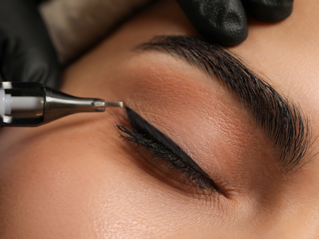 Permanent eyeliner enhances your eyes with long-lasting, smudge-proof definition, giving you effortlessly polished lashes every day.