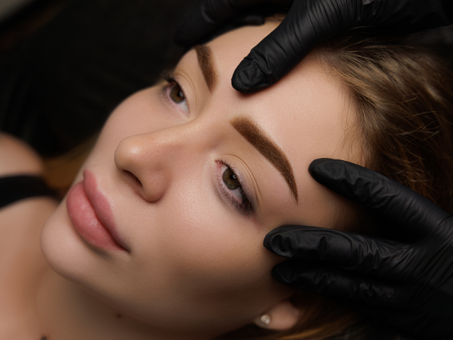 Non permanent lash lifts, brow lamination and hybrid brow tint and shape. The perfect, long lasting brow shape.